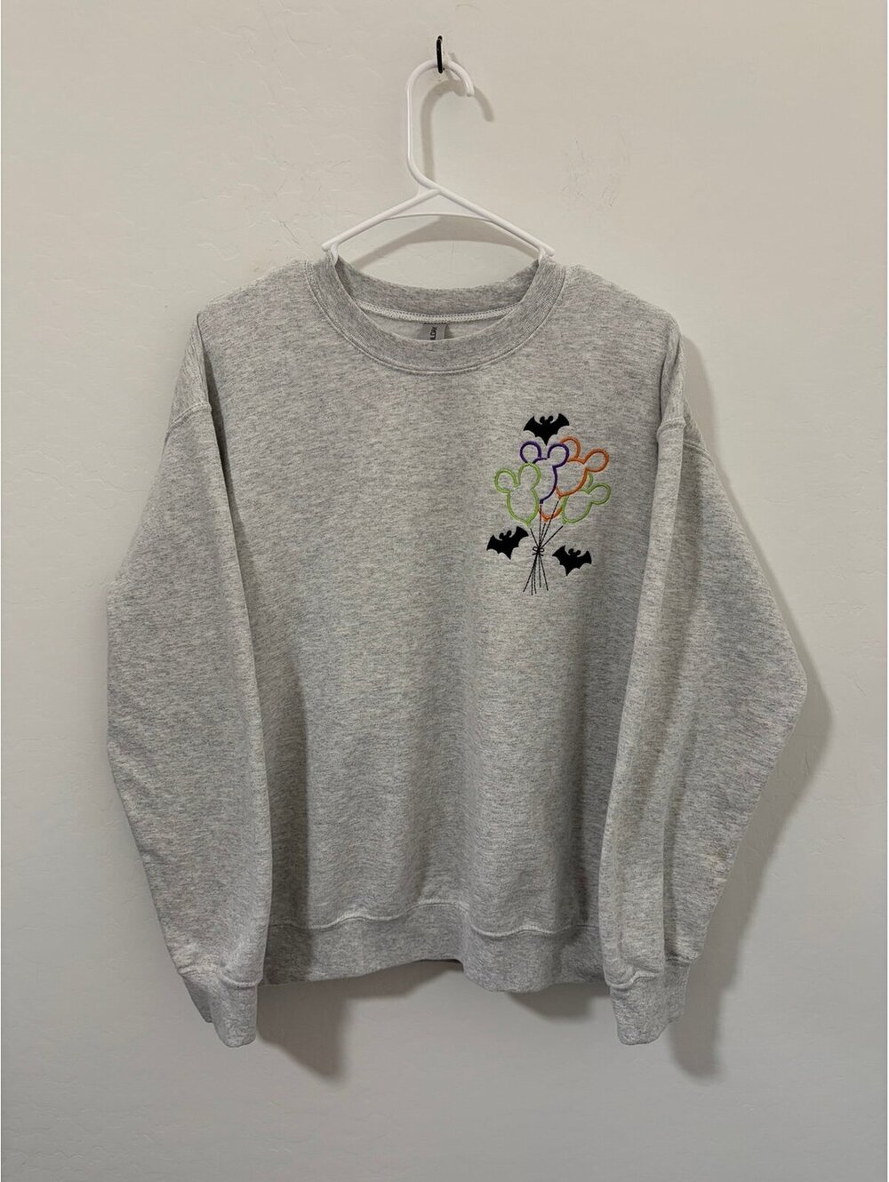 Embroidered Halloween Disney Crewneck / sweater - Mens size Medium